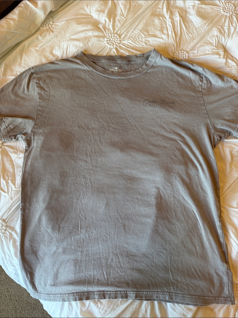Hollister Men's M- Gray Crewneck Short Sleeve Tee w OUTERBANKS themed graphics